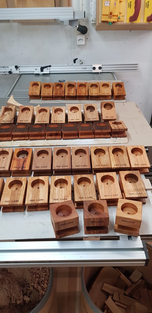 Notlichter in Kirsche, Ulme, Buche, altholz